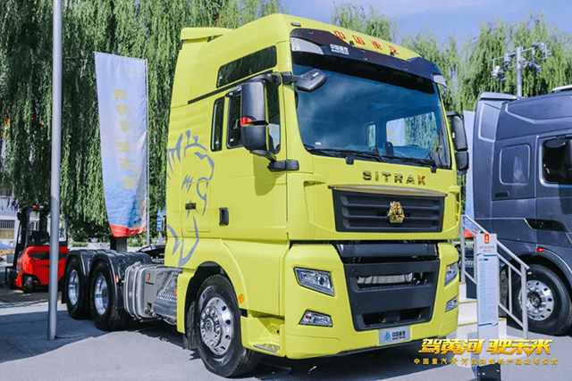 中集华骏轻量最新挂车，引领行业革新，重塑物流运输未来